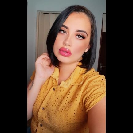 TaynaaSiilvaa's profile picture. 