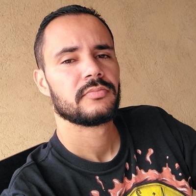 Alguém que gosta muito de livros, música, viagens e natureza...