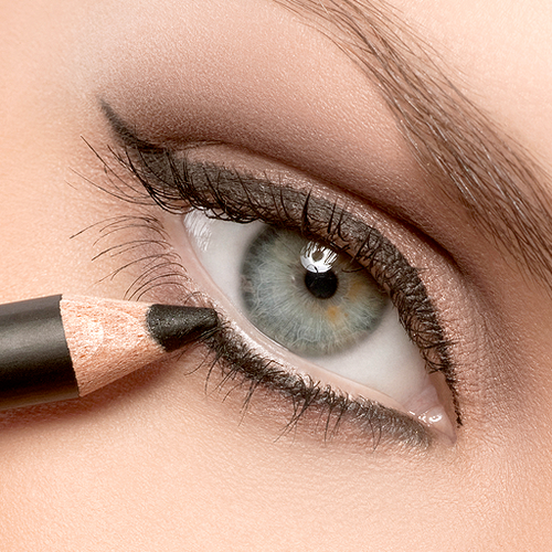 GlamMakeover's profile picture. “Make Over Studio” is an iPhone application which gives yourself a virtual makeover with celebrity hairstyles, makeup and accessories.