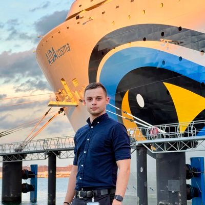 25 🦦 Music 🎵 Married 💍 Work: AIDA Cruises 🚢 Bachelor IT Buisness Management