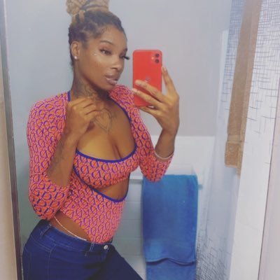 Taken 💍 Employed 💰 Unbothered 💕😌 Most Def Giving WHATS Pose To Been Gave 🥰 TwittOnnDoeee🤪 OnlyDaFam🔥