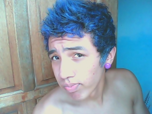 Bom eu sou um cara muito alegre,amigo,carinhoso,sou muito sincero, nao suporto mentiras bom se quer saber mais so me conhecendo msm.. XD