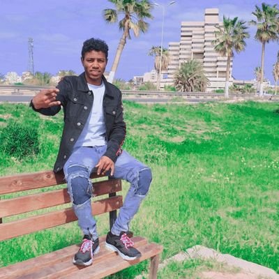 فنان يرسم سيناريوهات