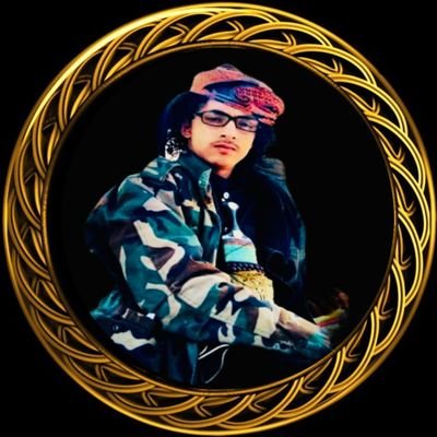 لا زُلت في محاولة إيجاد نص يتحدث عني.. يصف كل هذا التناقض والصمت الذي يعتريني ..واللاشيء من الأشياء