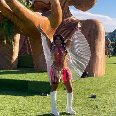 angslyfee's profile picture. Probs thinking about my next show or music festival 💭