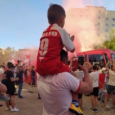 Perfil para solo hablar del Sevilla Fútbol Club y pobre del que quiera robarnos la ilusión.