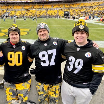 Dad of 4 wonderful kids, 5th grade teacher, High School football & head track coach, and a Pittsburgh Sports fan~Steelers,Pens,Pirates,and Hail to Pitt