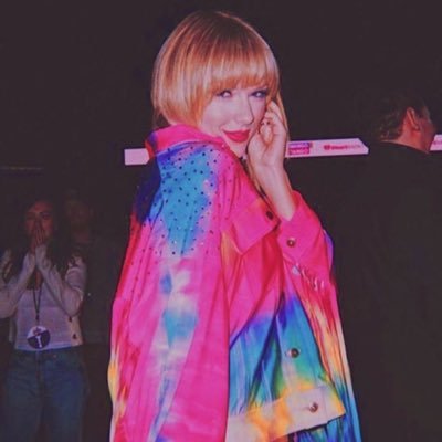 canadian swiftie / red tour: winnipeg / eras tour: toronto n5