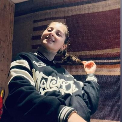 elene_varsh's profile picture. 