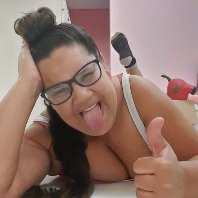 Sou Hellen Martins Mais Pode Me Chamar De Hellezynha Não Me Importo muito Com A Opinião Dos Outros Quando Vem Me Falar Sobre minha Vida Cada Um Cuida Da Sua.