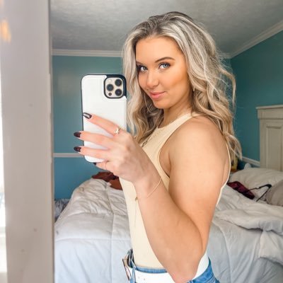 hannahwebstuh's profile picture. 