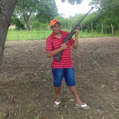 LabeoufPolin's profile picture. conservador e anti-esquerdista:

sou uma lenda em pescar com arbelete em águas profundas, e também sou um ótimo sniper.