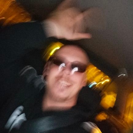 Sou o homem que partiu um CAT.
Fiel a Deus Baco 110%