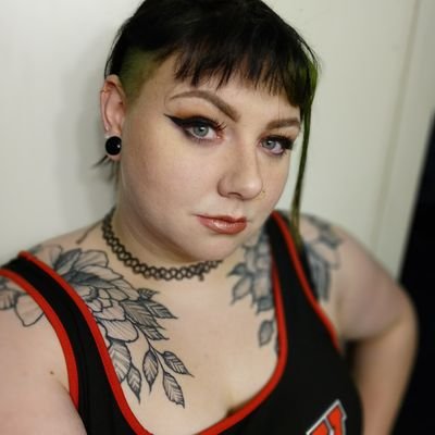 31/F.
games.
movies.
books.
and all that good shit. ✌️