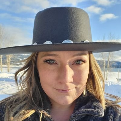 I'm a school psychologist from Idaho that loves being outdoors. Hiking, camping, running, traveling, and exploring.