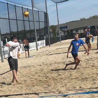RHS 23’ Volleyball 🚀🏐 BSVBC/ OH,OPP,L,S / 6’2 /4.555 GPA / 217-801-4492 / alichtenberger23@rockets.rochester3a.net 🏐
