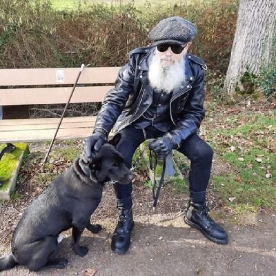 DomSD1's profile picture. GRAPHISTE - Expos 
Livres, magazines, pochettes de disques, affiches, cartes postales, flyers, logos, stickers, brochures, dépliants, presse.