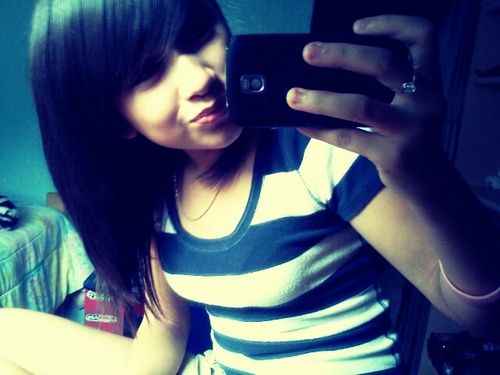 TEAM SINGLE !!!! ;) HELLO THE NAME IS BRIDGETT !! YOU CAN CALL MII BARBIE I AM YOUNG, FUNNY, ND PRETTY, WANNNNA KNOE MORE THAN FOLLOW MII !! ;) :)