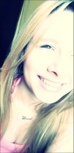 Aaa LUZ qee me guia, é beem mais FORTE do que os maus olhos que me cercam !
segue sigo de voltaa ! =)