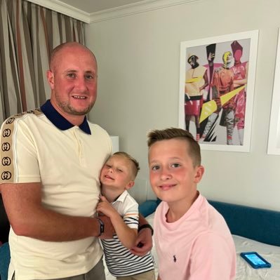 bobbieyoung1987's profile picture. And it's liam henderson to deliver......⚽  ALL VIEWS ARE MY OWN!!!