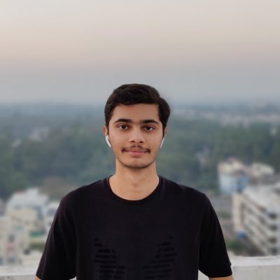 AkshDesai2004's profile picture. hopping between 2 cities every week🙃
