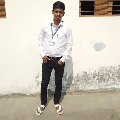 तकदीर के आईने में मेरी तस्वीर खो गई आज हमेशा के लिए मेरी रूह सो गई...
मोहब्बत करके क्या पाया मैंने
वो कल मेरी थी आज किसी और की हो गई😒