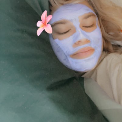 Gina221002's profile picture. 