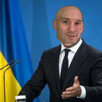 Président de l’Ukraine à mes heures perdues tout en restant goastesque 🤙🏻🤙🏻 90%de mon prime 🙌🏼 @hac_foot