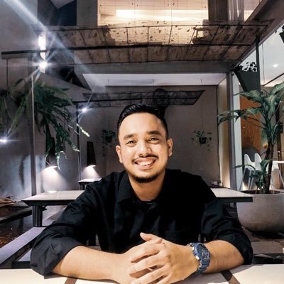 Kemarin temenku bilang kalo aku lucu & gemesin. Gak tau deh kalo besok.