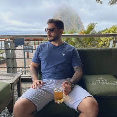 leeoferr's profile picture. 👀