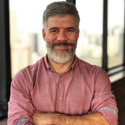 emersonlgo's profile picture. Não podemos resolver problemas usando o mesmo tipo de pensamento que usamos quando os criamos - Albert Einstein