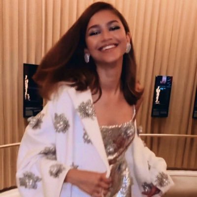 jessieatoz's profile picture. アラフォー独身。婚活頑張ってたけど全く好きになれる人が見つからず、無理に結婚しても幸せになれないと独り身覚悟、シンママ目指したり。でも素敵な人が現れ再び盛り上がってます。いつだってチャレンジするのは遅くない！born this way!