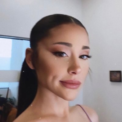 Arianaxxxxxxx's profile picture. tamang manifest lang ✨