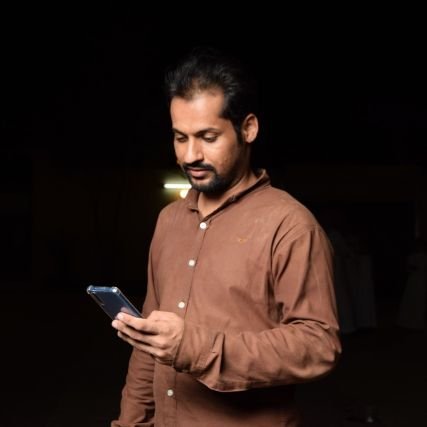 باكستاني من مواليد السعودية 🇸🇦🇵🇰
مصور تلفزيوني 📽
مهندس صوتيات 🎛🎤
منتج💿🎬
يوتيوبر 🙆🏻♂️
اذا عجبك شي لا تنسى ذكر الله