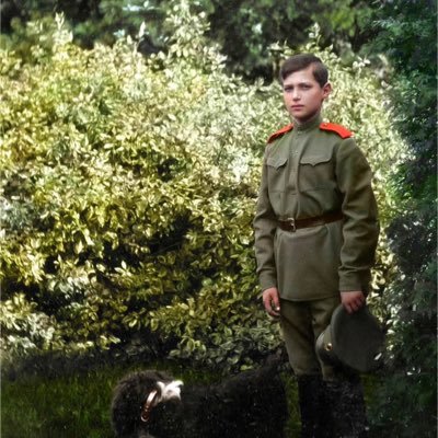 Príncipe de Rusia y niño influencer, el último de los Romanov y primer It boy. Buscando Centenials amantes de la historia #GodSaveME
