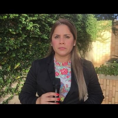 Mamá, Lic.Comunicación Social RRPP, Locutora, devota de la Virgen de Chiquinquira y Periodista en el Zulia