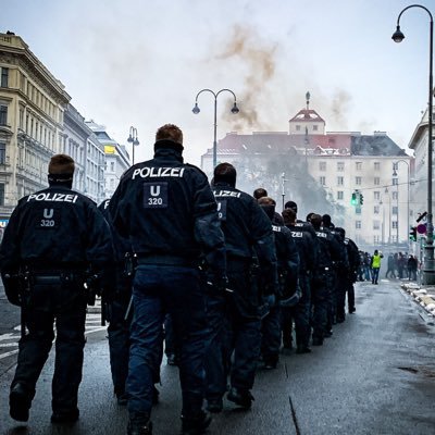 Blaulicht Journalist:innen🧑‍💻👩‍💻 | Polizei und Einsatzkräfte in Österreich 🚨 | Liveberichte von Großeinsätzen & Demonstrationen 👮‍♂️