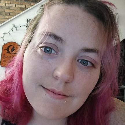 ScholarCourtney's profile picture. Single mom. Works alot and plays video games