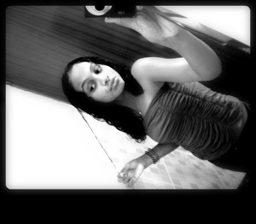 {♥} Bem eu sou essa qi tu ve na photo Qerida(o)!!