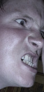 rakSnrojB's profile picture. Den svartkledde. Gutt med caps.