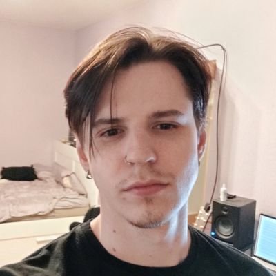 kremovtort's profile picture. марксист-пессимист | заженой за @viebivayus