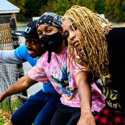 'Be who you are without fear!'
Alternative Hip Hop Group
Managed by @itsgorgeousmusique
Booking: https://t.co/vlBXi4uiN6