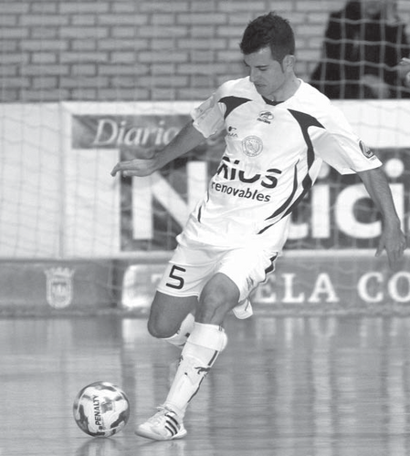 Ingeniero Tecnico Industrial. También he sido jugador profesional de Futbol Sala del Rios Renovables Ribera de Navarra