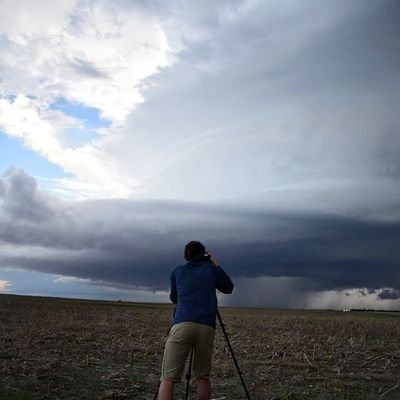 Hiking, Stormchasing, and Landscape Photography. PhD student @ Wageningen University. I look at clouds. 🌩️