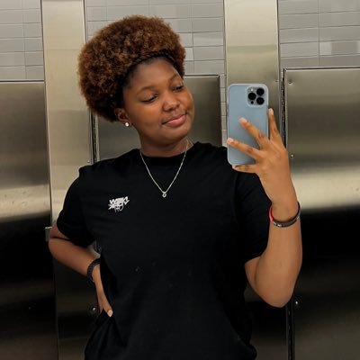 just a girl that hoops 😗⛹🏽♀️ Follow me on Instagram ♥️ @_.shaniahaynes._