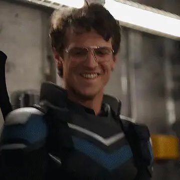 RodolfoSoares13's profile picture. É um pra frente e dois pra trás