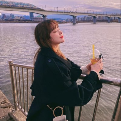 ria256367's profile picture. 