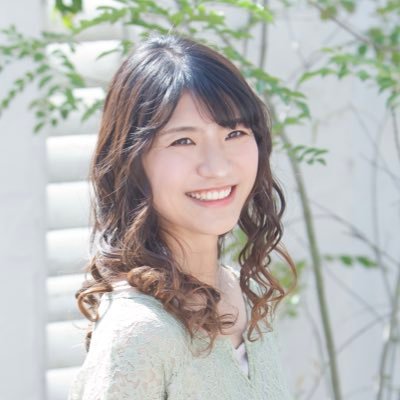 鹿児島のフリーランスナレーターです|信頼感/優しさ/あたたかみのあるナレーション。長時間聞いても疲れない心地良さ。やや高めの中音域|吸音室完備。TVCM実績もある高音質な宅録です