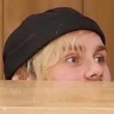 calsglitter's profile picture. don’t use this account anymore