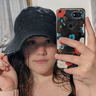 Orakaboom's profile picture. | British | Very Jewish | Singer | 22 | Music Student |